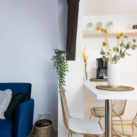 Ideal Apartment In Charleville M Zi Res With Shared Terrace 아파트 *